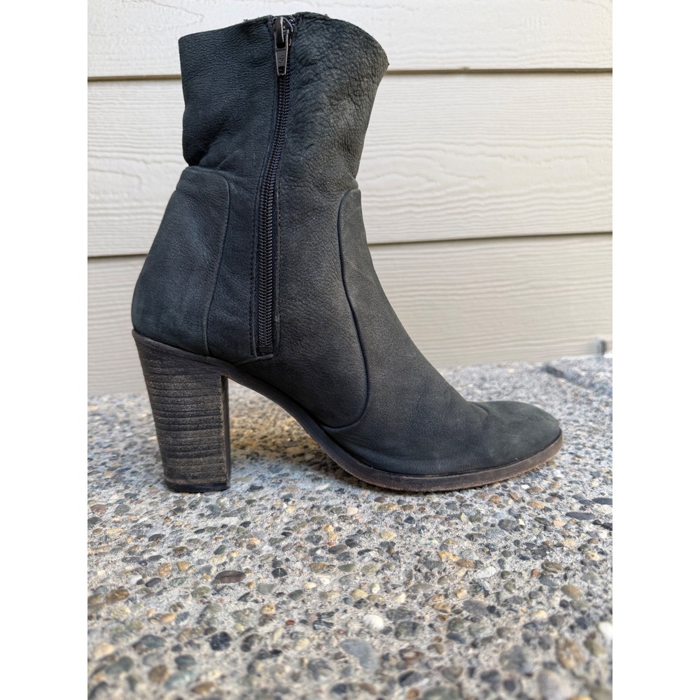 Black Pebbled Leather Ankle Boots Stacked Block Heel Round Toe Side Zip Size 9.5 - Picture 2 of 9